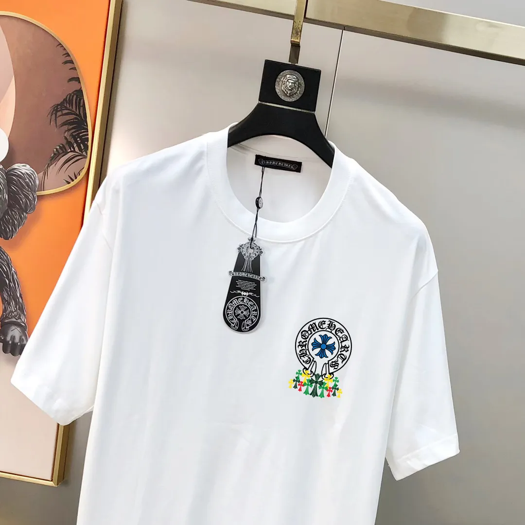 P140 CHROME** Early spring new 2025 original men's round neck short-sleeved T-shirt 🔥Sold at the same time at counters ✨✨High-end quality High version OS wide version Popular style ✨✨Letter logo pattern design Customized imported double-strand 100% cotton fabric Soft and delicate feel Skin-friendly and comfortable to wear Fine workmanship from the OEM The upper body is very handsome and stylish Men's must-have items All three standards are included Size: S-2XL black white